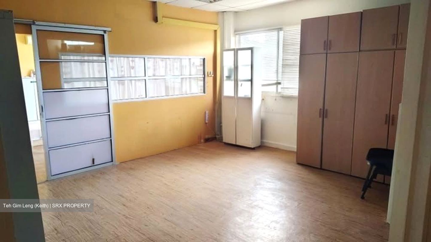 Ang Mo Kio West Area Office (D20), Retail #560755141